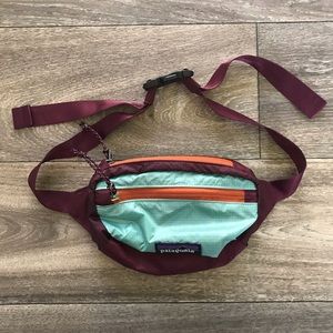 Patagonia lightweight travel mini hip pack